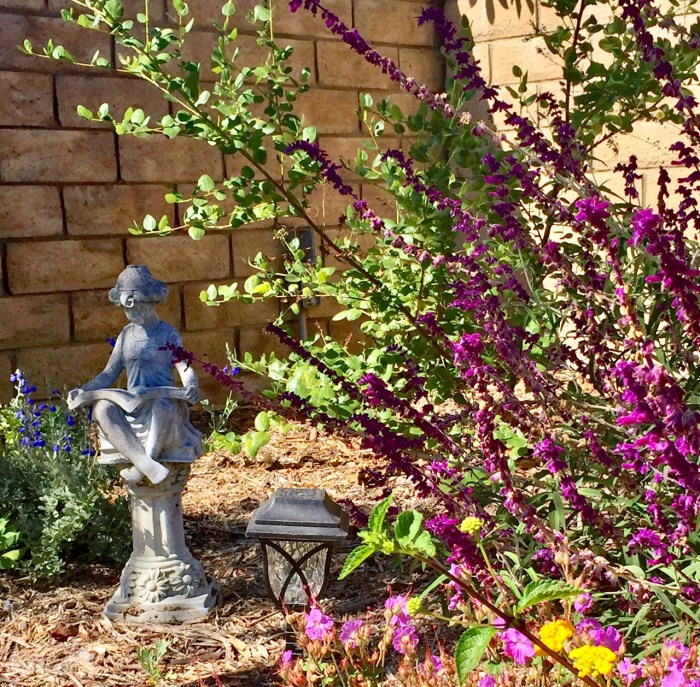 statue of boy reading
